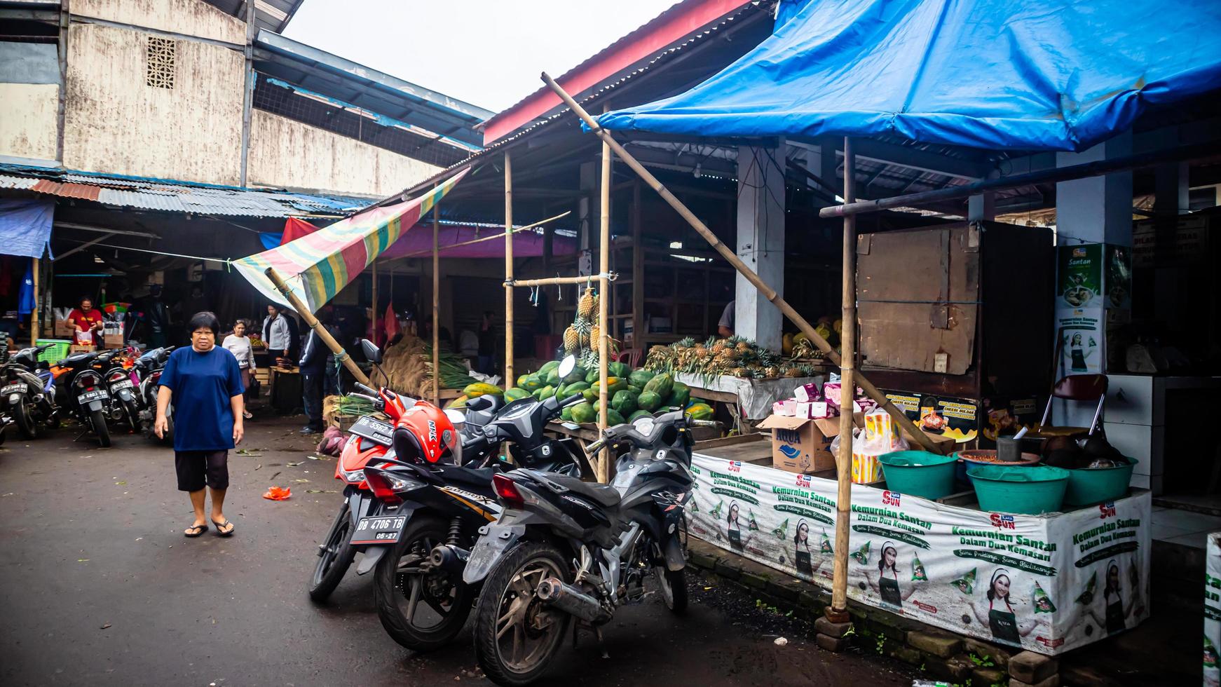 Minahasa, Indonesia gennaio 2023, atmosfera nel tondano tradizionale mercato foto