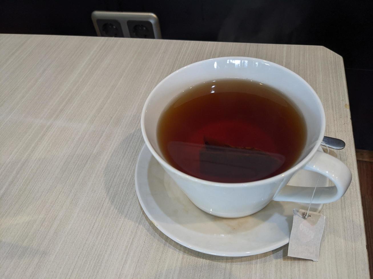 vicino su un' tazza caldo tè con fresco zucchero. il foto è adatto per uso per fresco bevanda sfondo e soddisfare media.