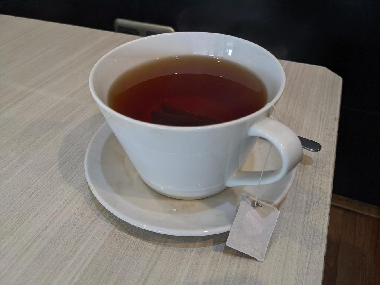 vicino su un' tazza caldo tè con fresco zucchero. il foto è adatto per uso per fresco bevanda sfondo e soddisfare media.