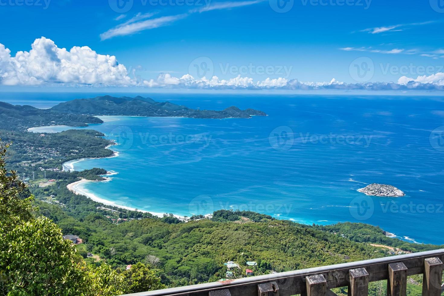 mattino blanc natura sentiero, Visualizza a partire dal il Sud ovest costa di mahe per il ovest, e Toro isola, mahe Seychelles foto