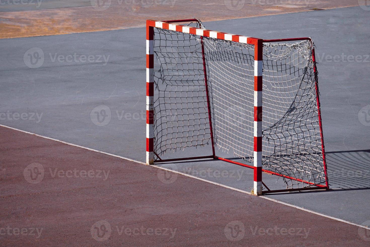 vecchia porta da calcio di strada attrezzatura sportiva foto