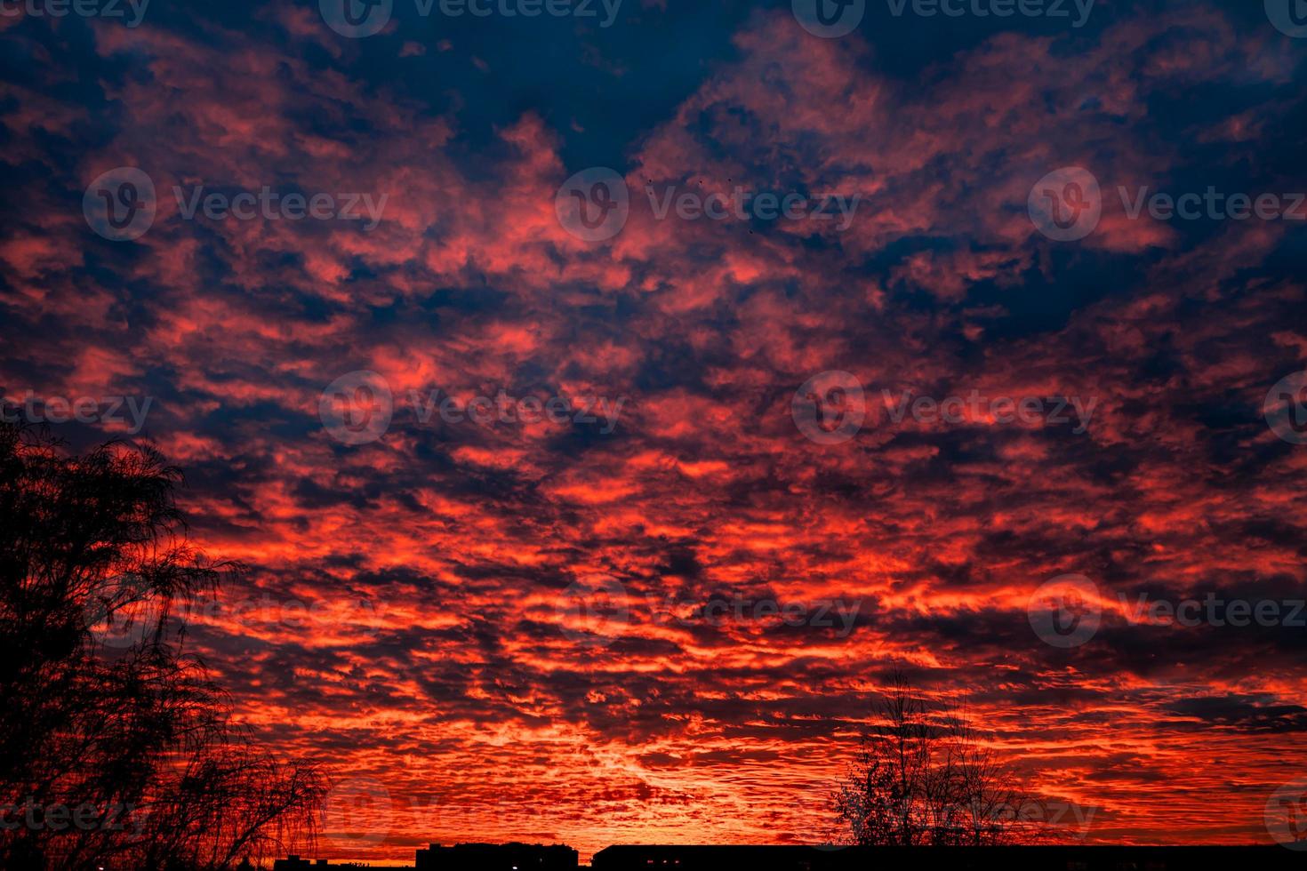 cielo sfondo dopo tramonto con arancia nuvole foto