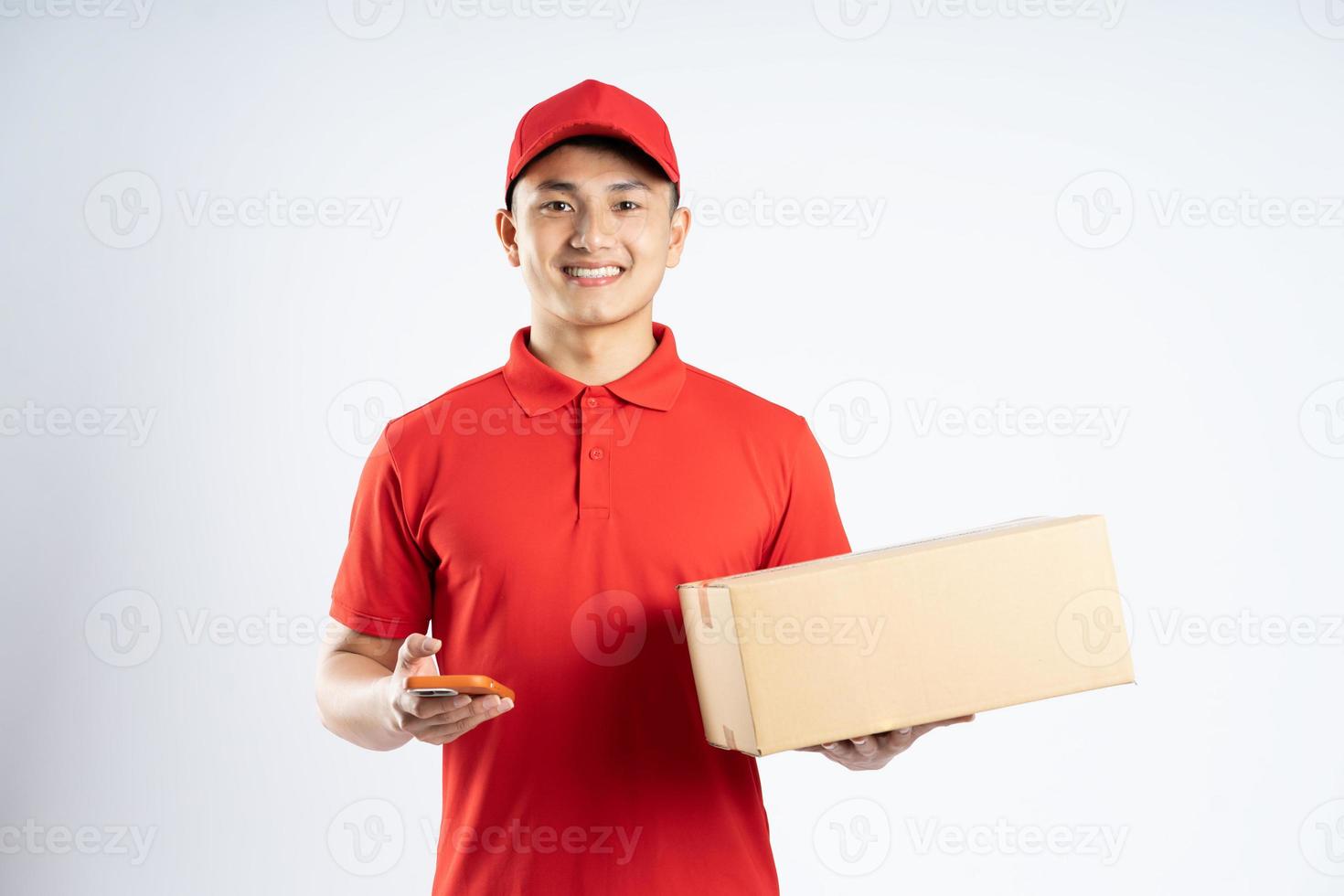ritratto di asiatico consegna uomo su bianca sfondo foto