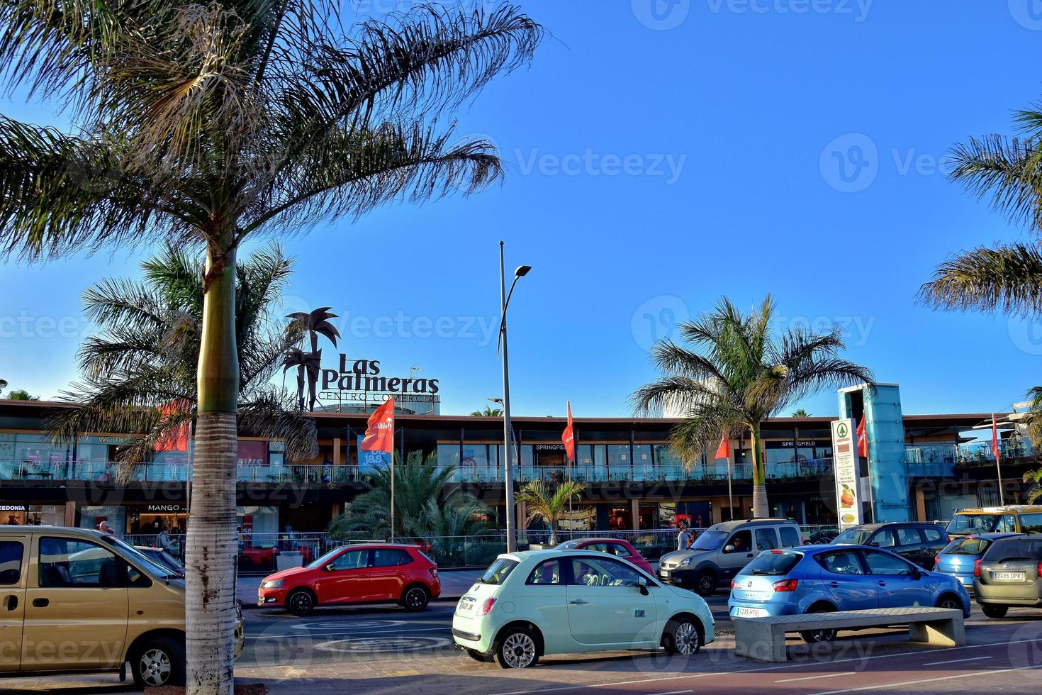 città di Corralejo su il spagnolo canarino isola Fuerteventura su un' caldo vacanza giorno foto