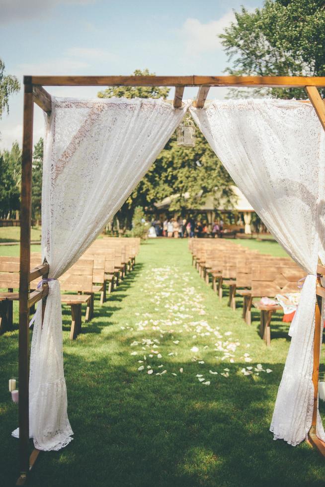 arco di nozze all'aperto foto