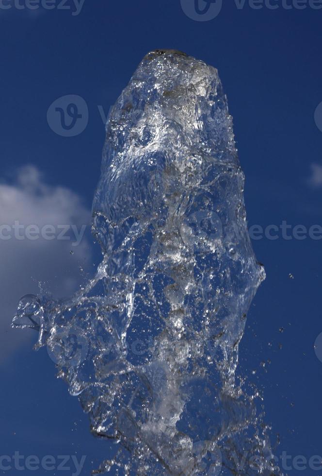 Fontana scatto al di sopra di blu cielo foto