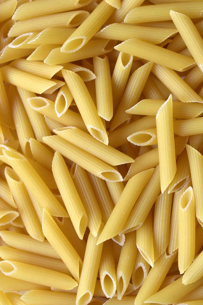 primo piano giallo pasta deliziosa dal negozio foto