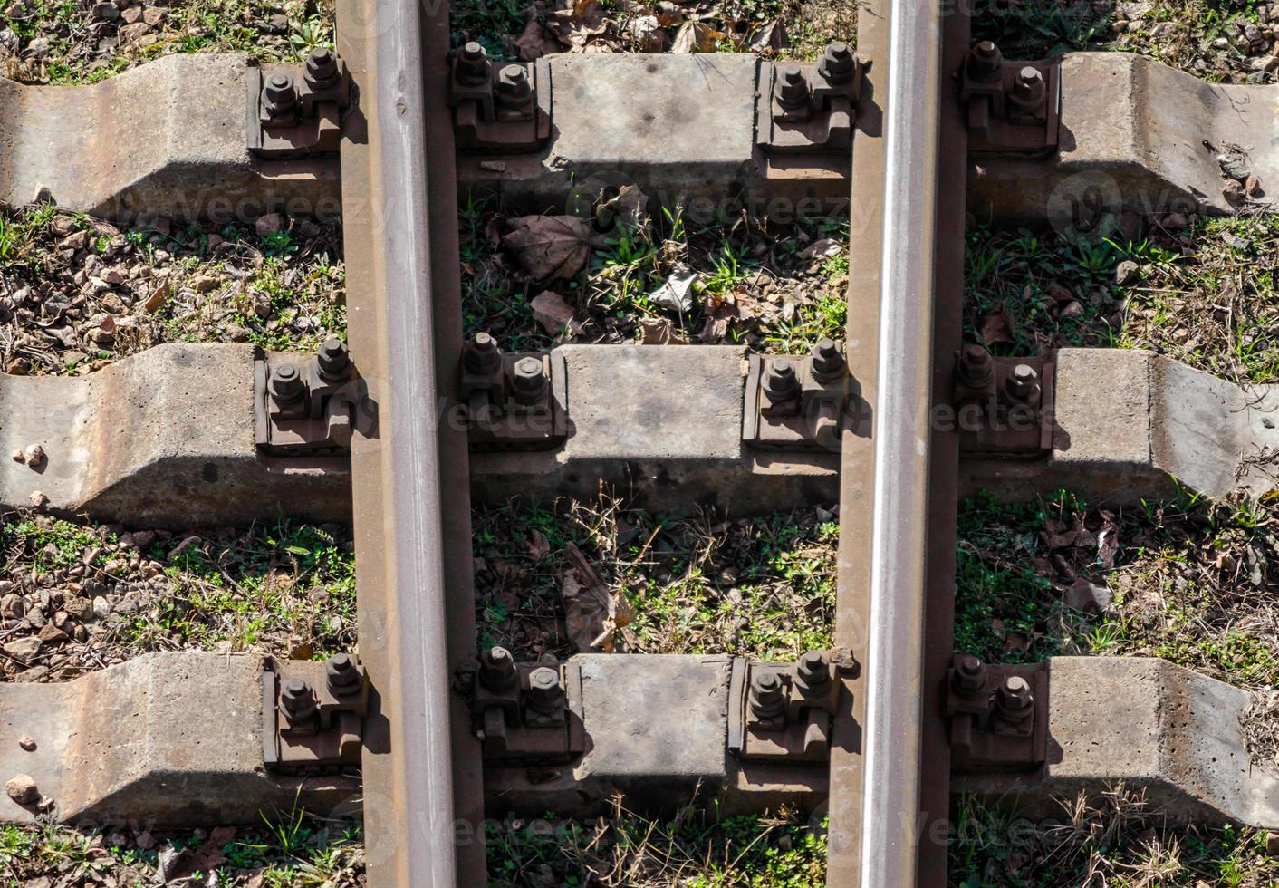 primo piano di un binario del treno foto