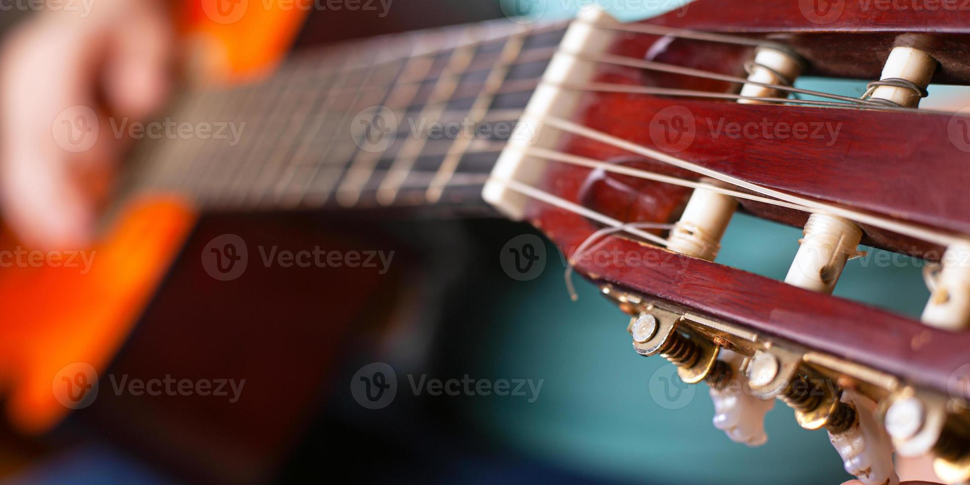 primo piano del collo della chitarra foto