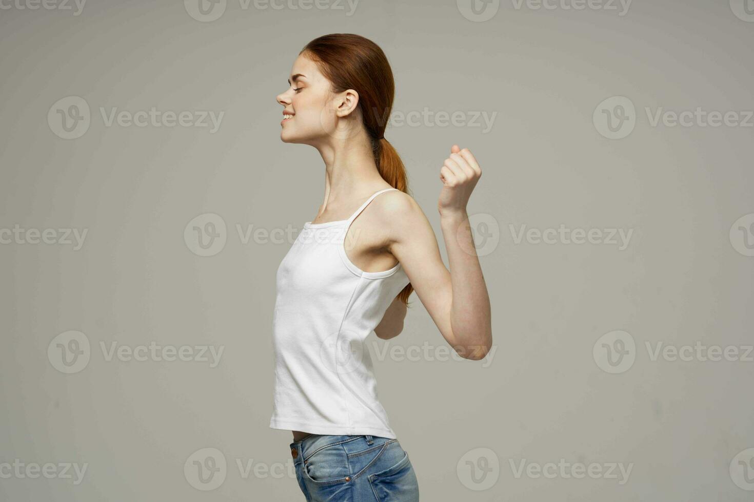 donna fare spalla esercizi Salute grigio sfondo foto