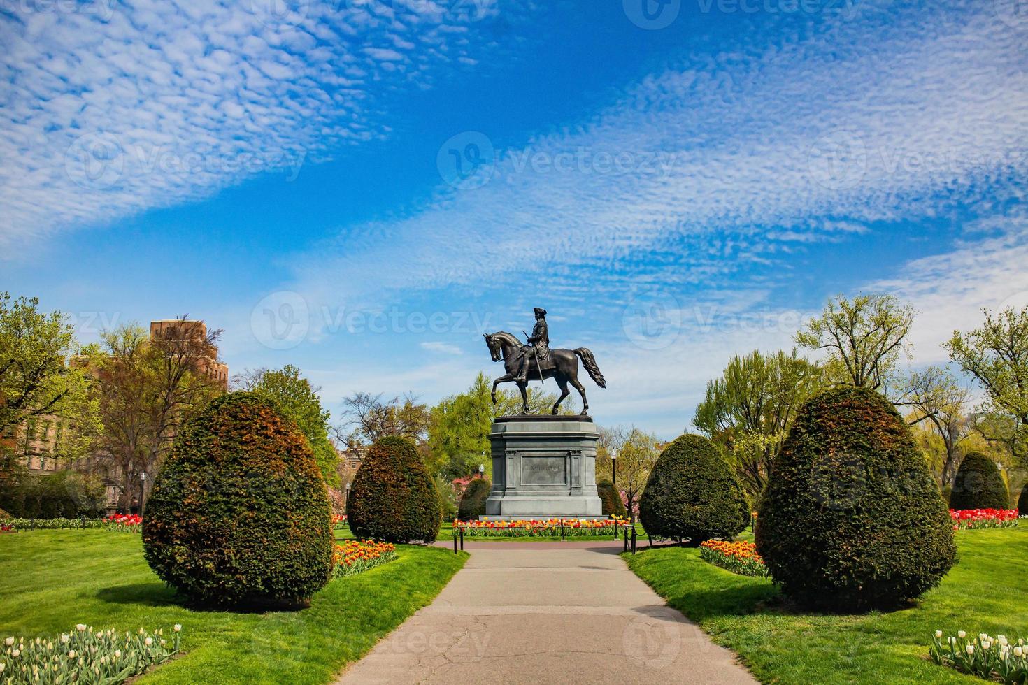 George Washington statua nel parco pubblico di Boston in estate foto