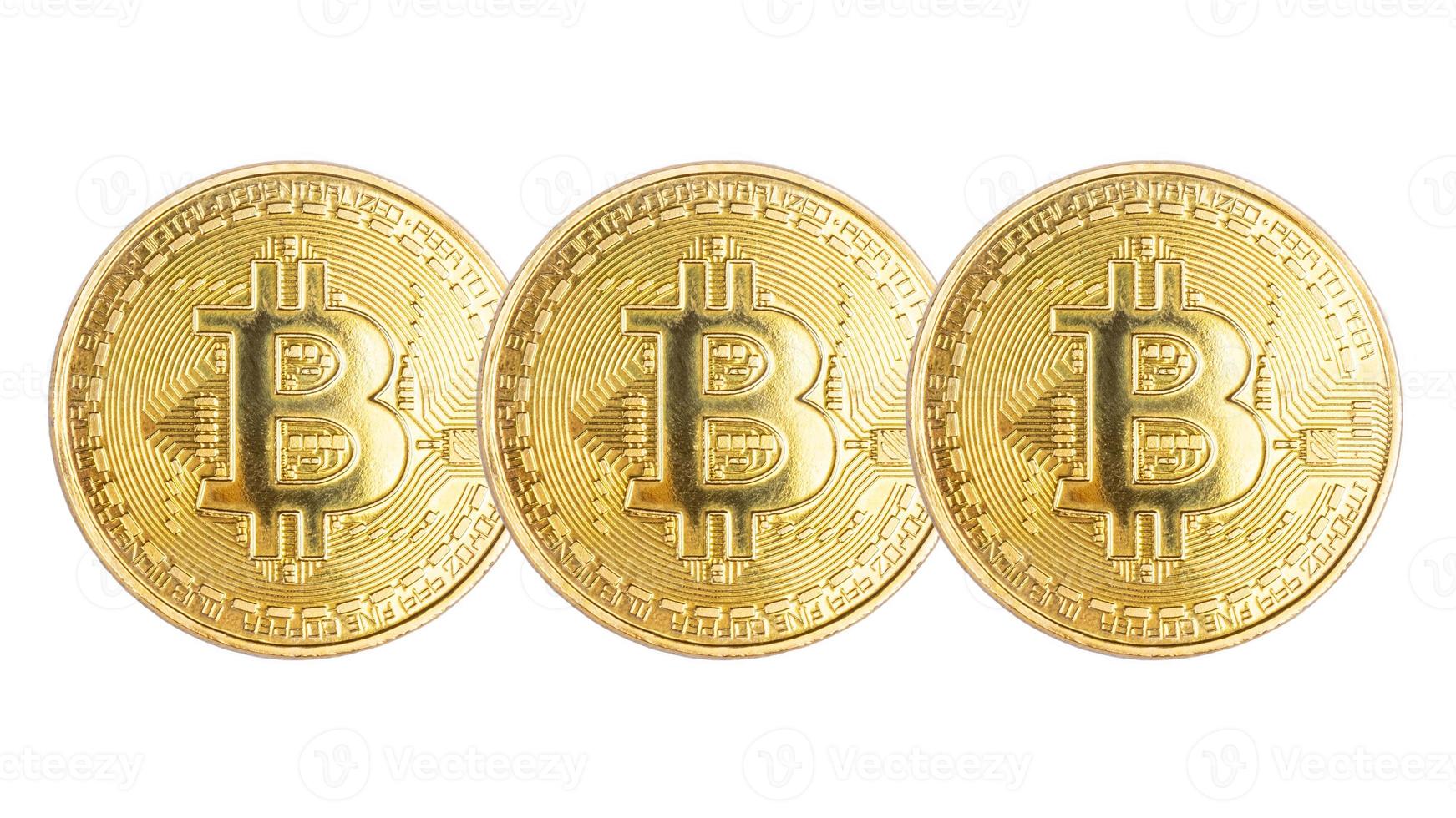 monete d'oro bitcoin isolati su sfondo bianco foto