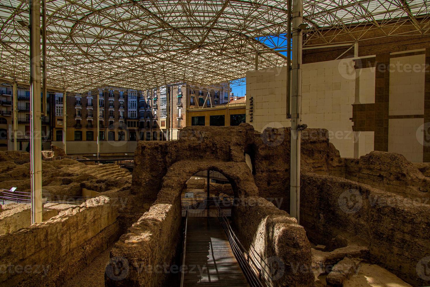 bellissimo rovine di il antico romano anfiteatro nel saragozza Spagna museo del teatro de cesaraugusta foto