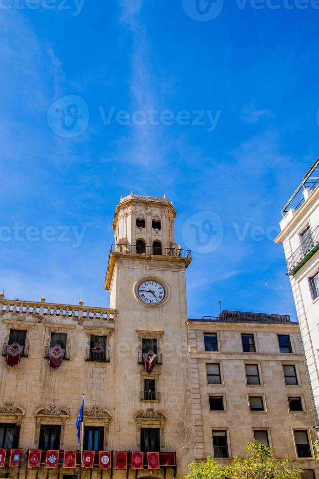 città di alicante Spagna decorato per Pasqua su un' soleggiato giorno foto