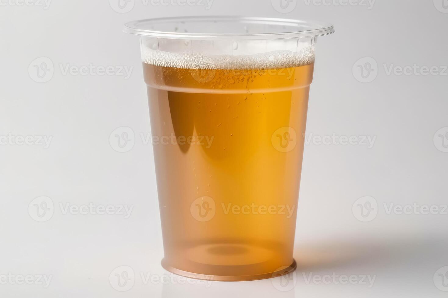 bicchiere di birra nel un' plastica bicchiere su un' bianca sfondo creato con generativo ai tecnologia. foto