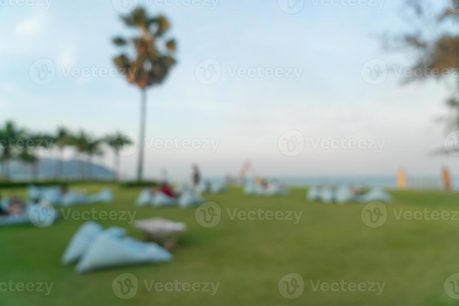 sfocatura astratta cortile campeggio sulla spiaggia per lo sfondo foto