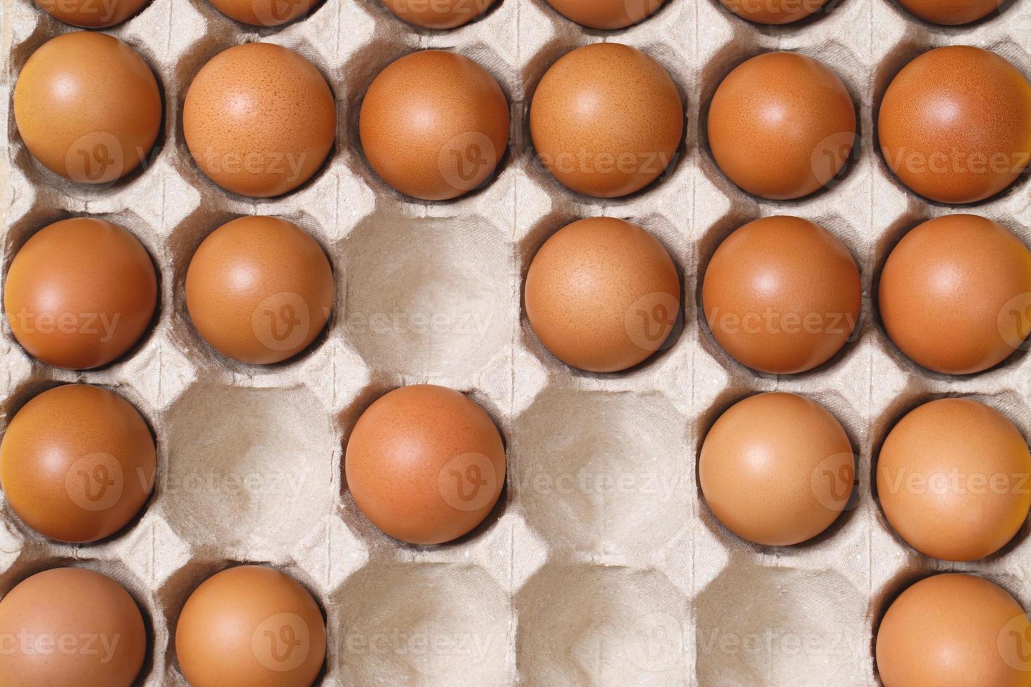superiore Visualizza di uova nel un' cartone scatola pronto per prima colazione foto
