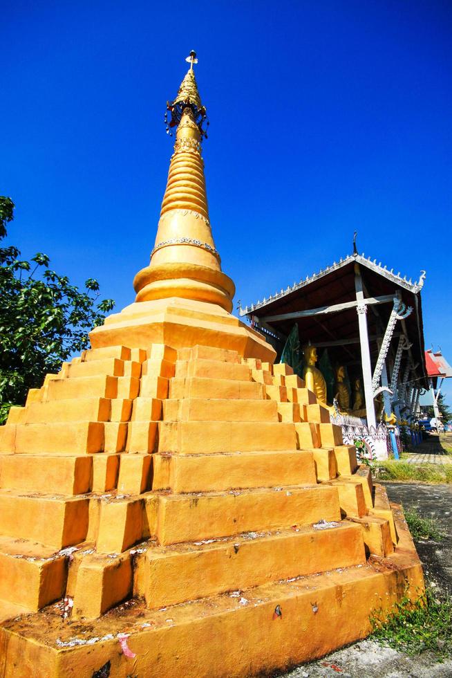 d'oro pagoda dettaglio è lun architettonico stile a tempio collocato nel kanchanaburi Provincia, Tailandia. foto