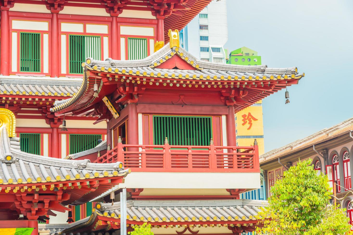 bellissimo tempio del dente di buddha a singapore foto