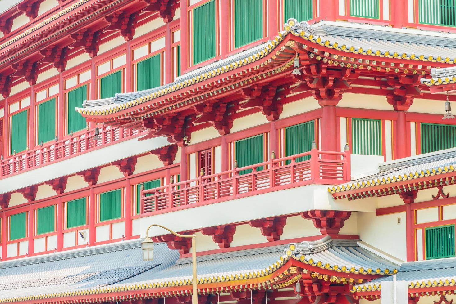 bellissimo tempio del dente di buddha a singapore foto