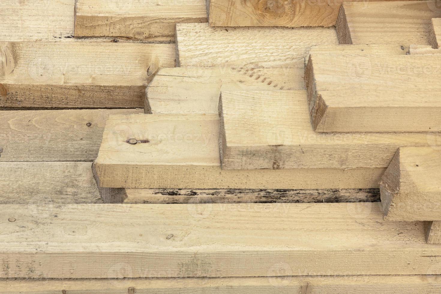 impilati di legno tavole, travi per costruzione. sfondo foto