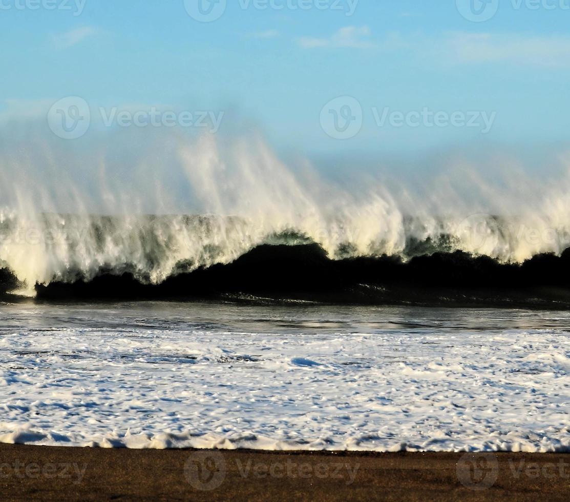 mare con onde foto