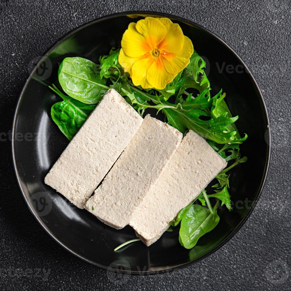 tofu soia formaggio verdura salutare pasto cibo merenda su il tavolo copia spazio cibo sfondo rustico superiore Visualizza foto