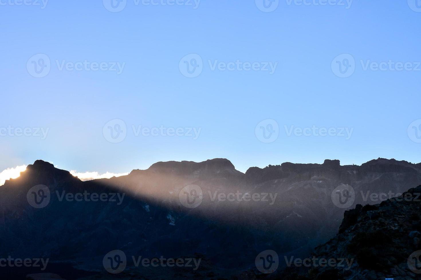 vista panoramica sulle montagne foto