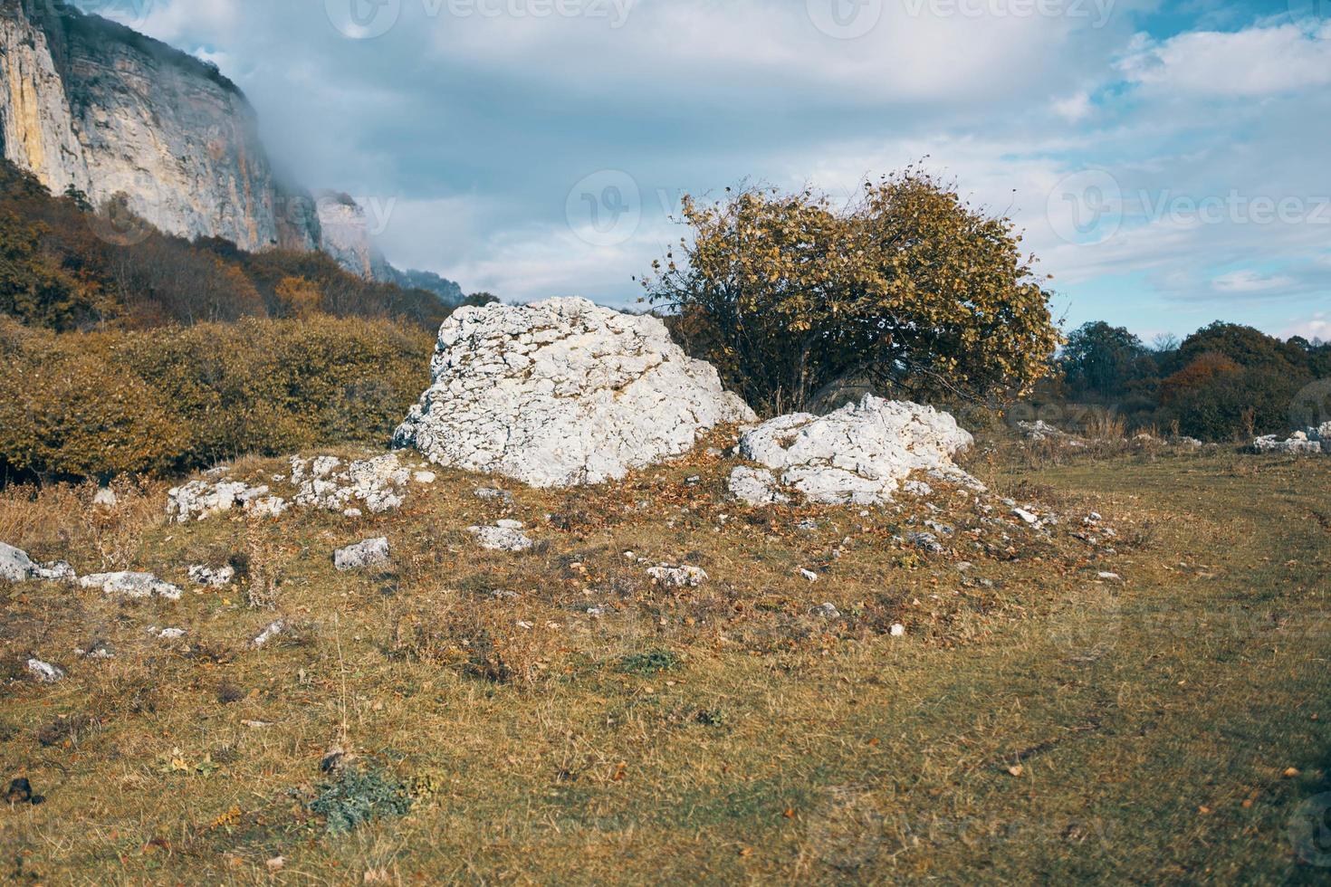 roccioso montagne paesaggio autunno natura viaggio stile di vita foto