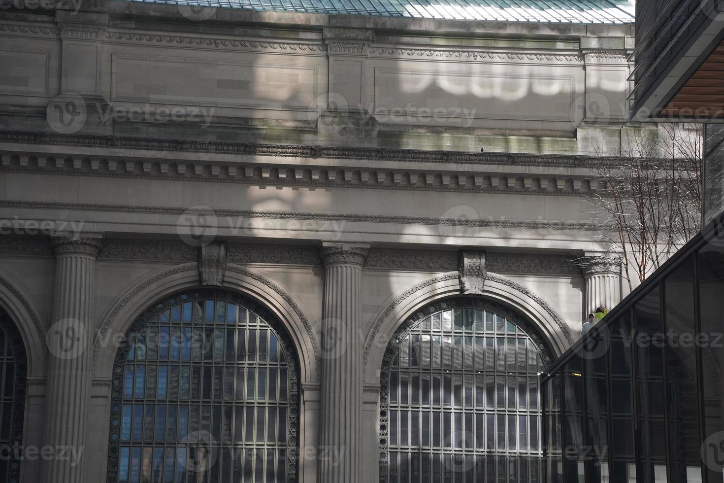 nuovo York Manhattan grattacieli Visualizza a partire dal il strada per il superiore di il edificio su soleggiato chiaro giorno foto