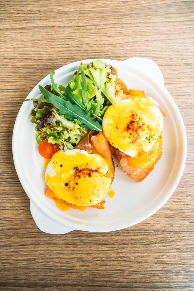 uova alla benedict con salmone affumicato foto