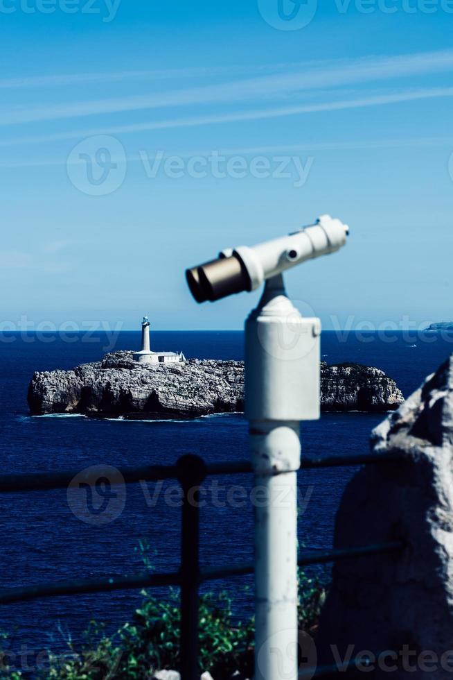 binocolo di il osservatore di il moro isola nel magdalena penisola, santander, Cantabria, Spagna foto