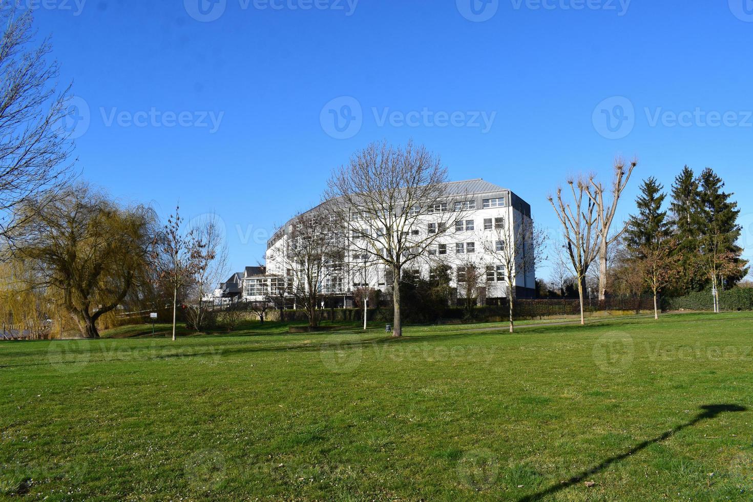 edificio per uffici bianco foto