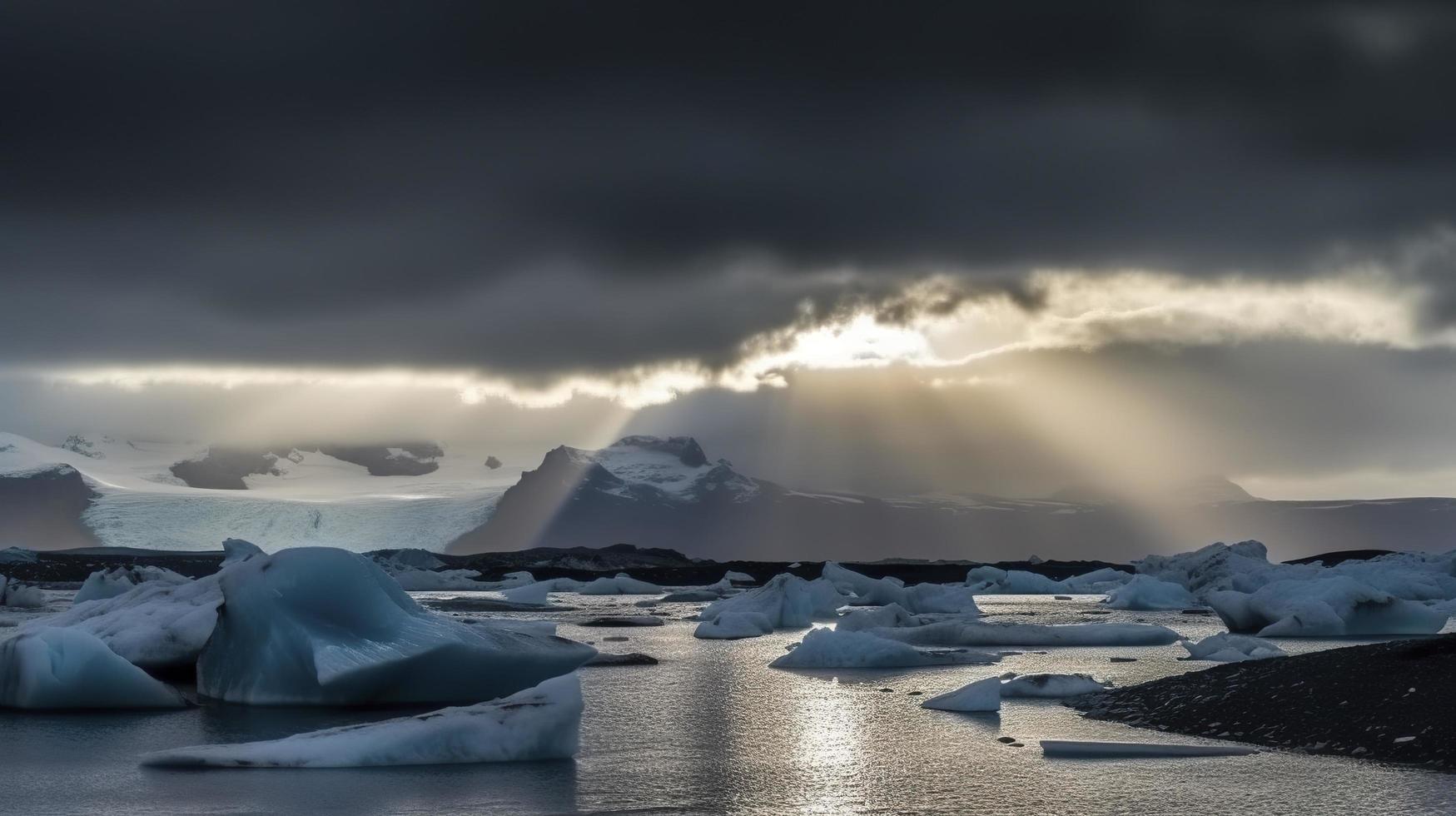 gratuito foto bellissimo jokulsarlon ghiacciaio laguna nel Islanda, con sole travi a partire dal un' buio nuvoloso cielo, generat ai