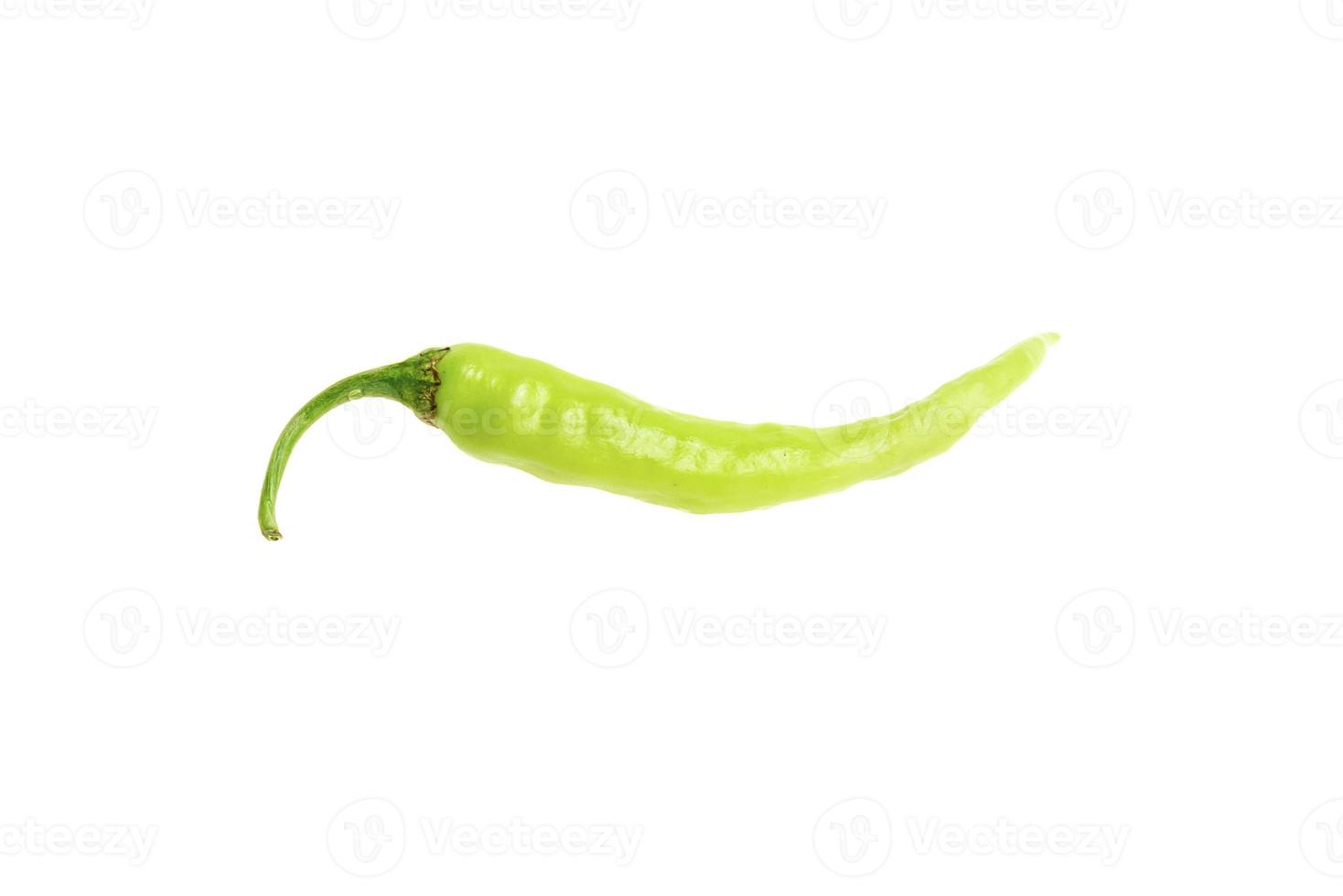 verde chili Pepe isolato su bianca foto