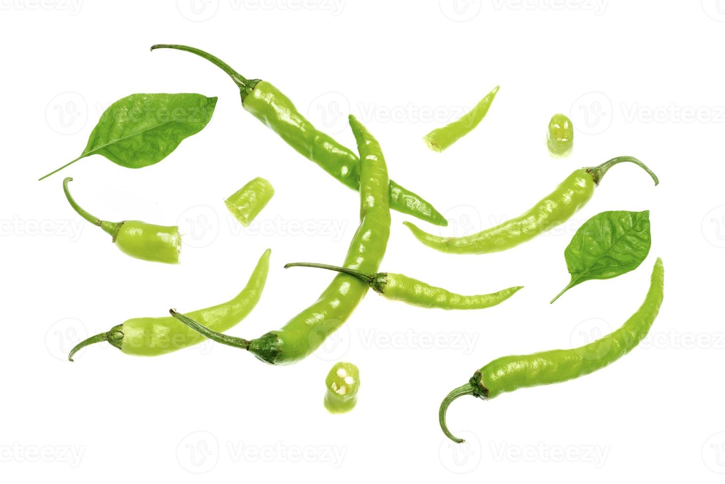 verde chili Pepe isolato su bianca foto