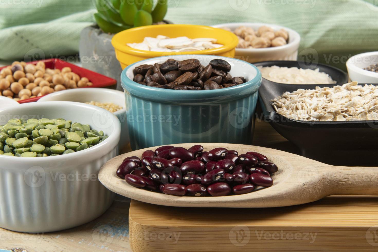 varietà di legume semi nel ciotole foto