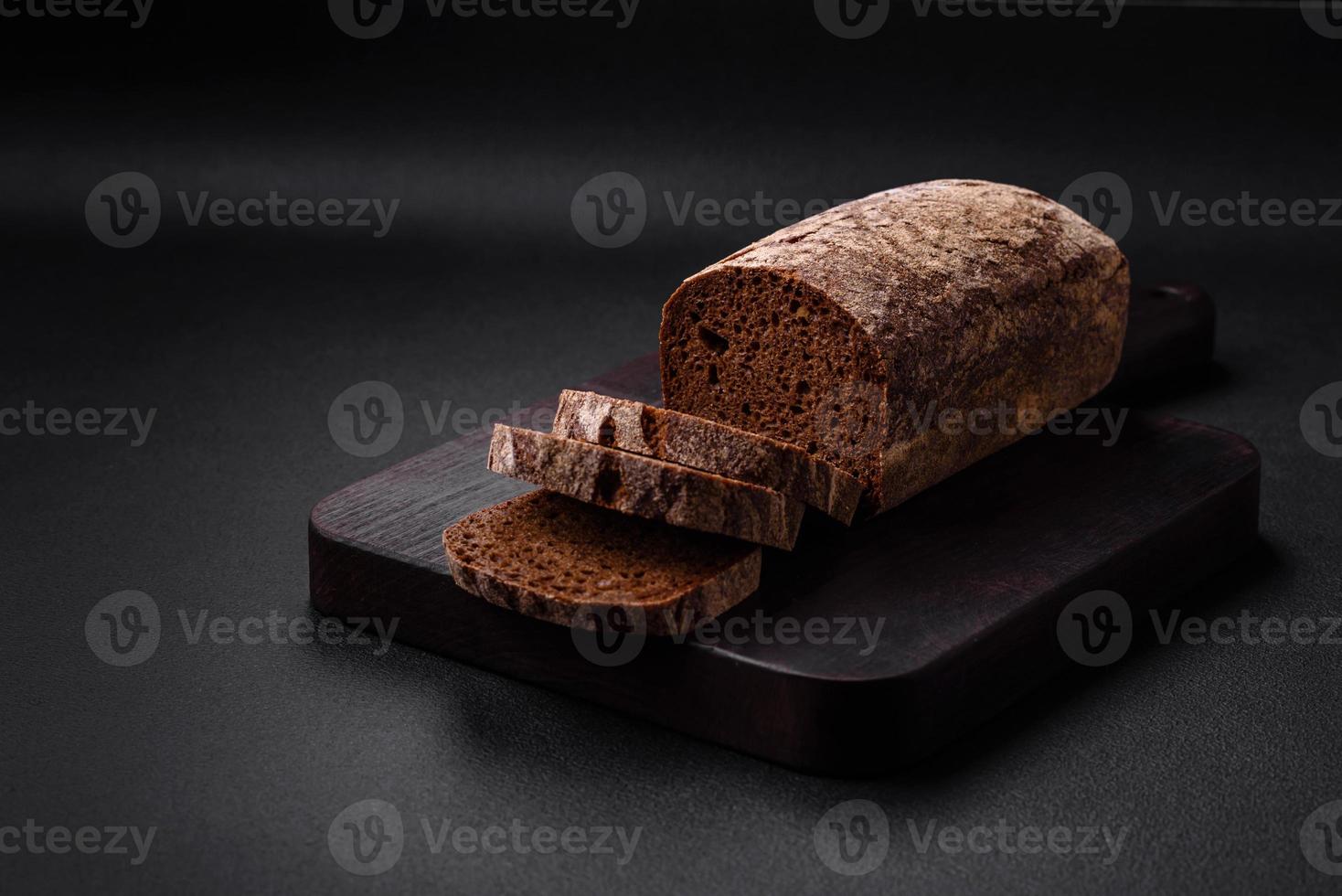 pagnotta di fresco croccante Marrone pane con cereali e semi foto