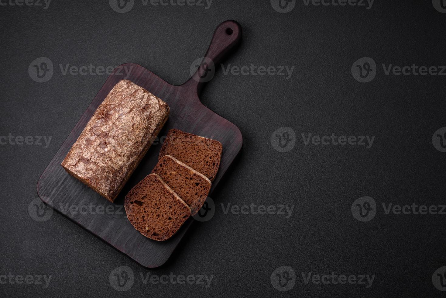 pagnotta di fresco croccante Marrone pane con cereali e semi foto