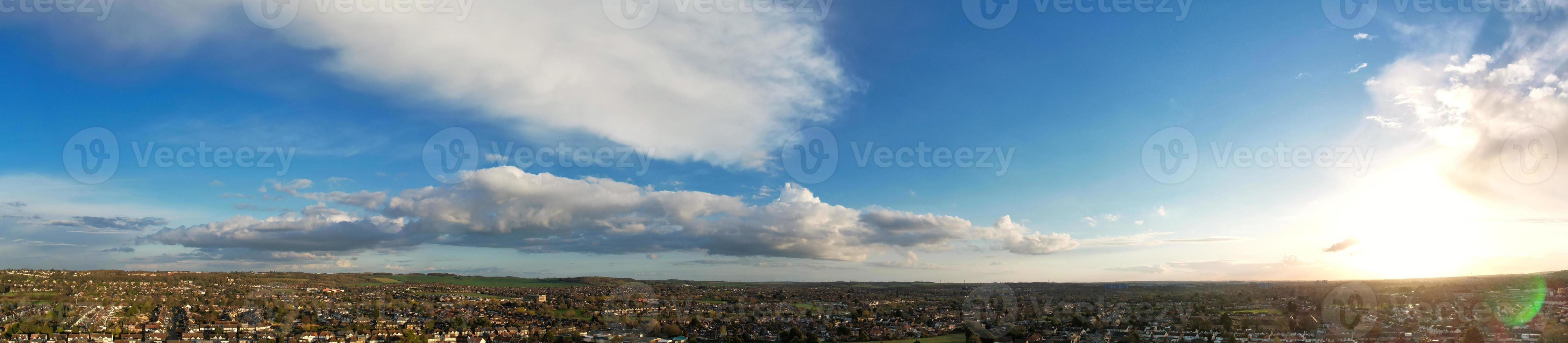 aereo Visualizza di luton Residenziale quartiere di santo agostino Ave luton Inghilterra Inghilterra grande Gran Bretagna. il Immagine era catturato su 06-aprile-2023 con di droni telecamera durante tramonto foto