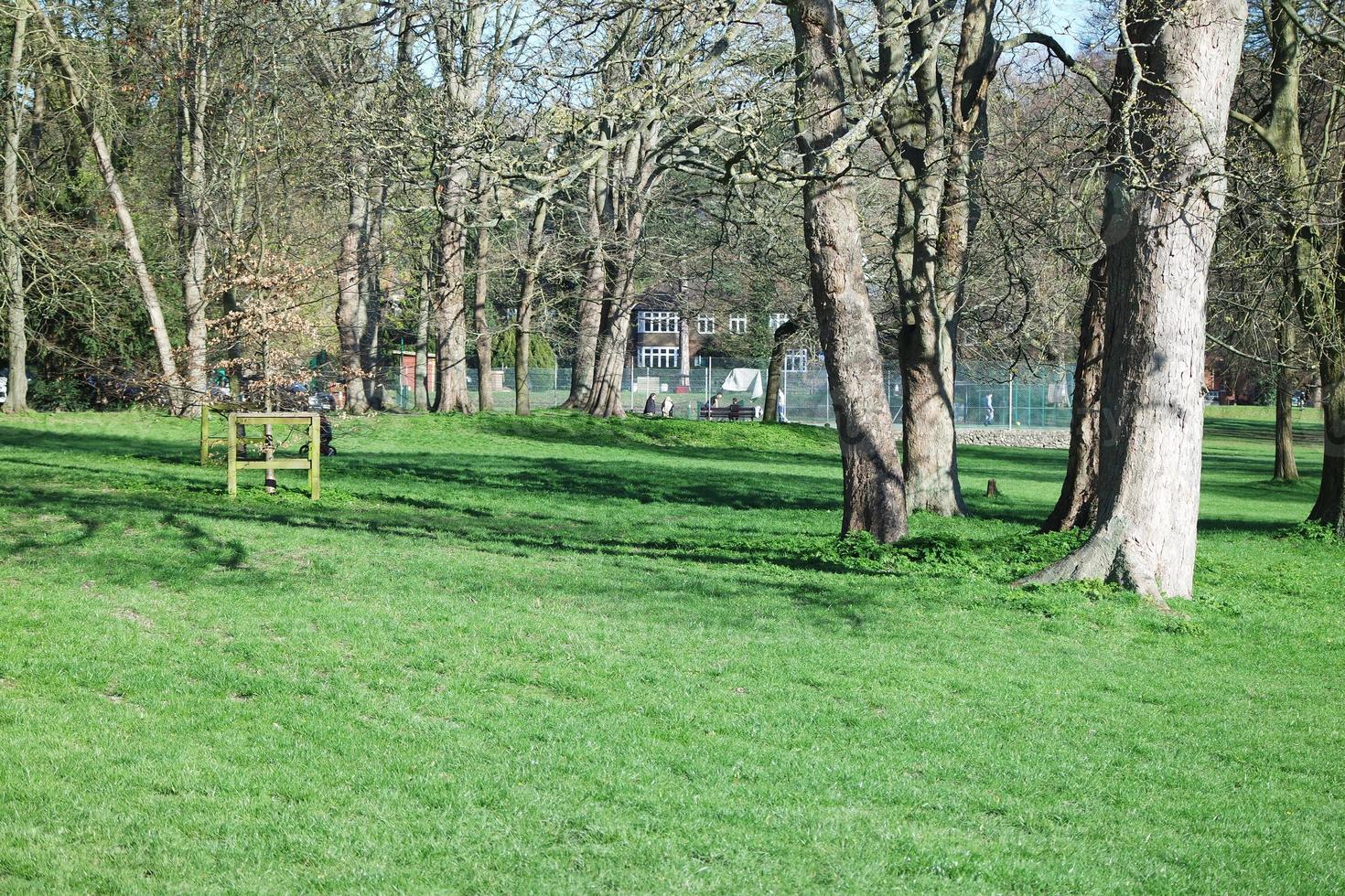 Basso angolo Visualizza di Locale pubblico parco di luton cittadina di Inghilterra foto