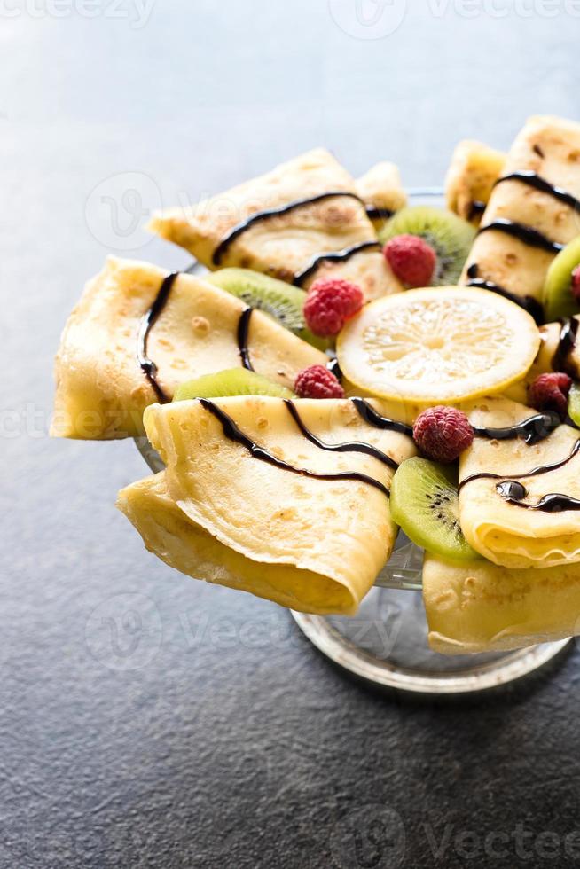 delizioso dolce pancake crepes foto