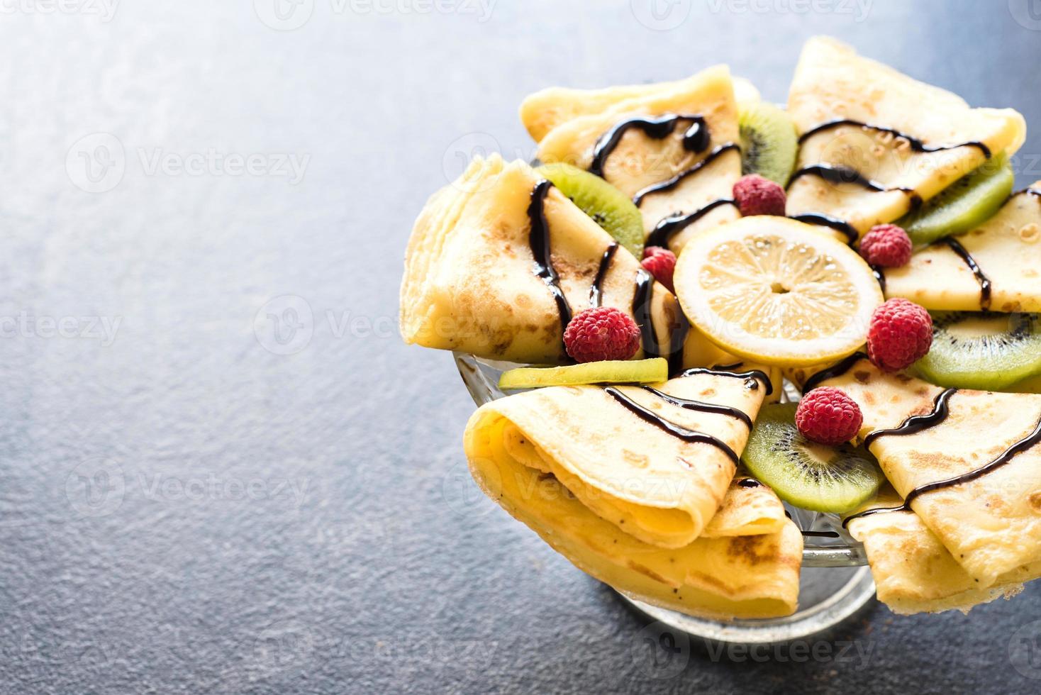 delizioso dolce pancake crepes foto