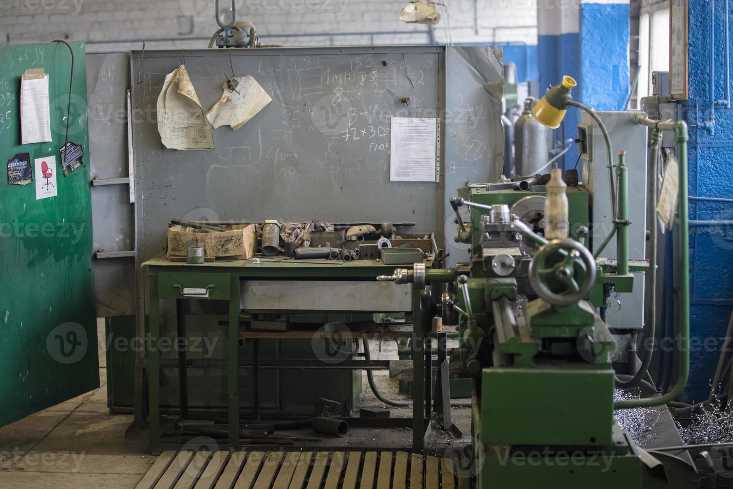 laboratorio con un' tornio. negozio fabbrica. foto