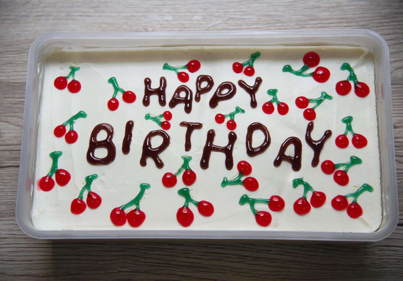 colorato compleanno torta per contento compleanno festa, anniversario felicità celebrazione saluto evento, casa forno contento concetto foto