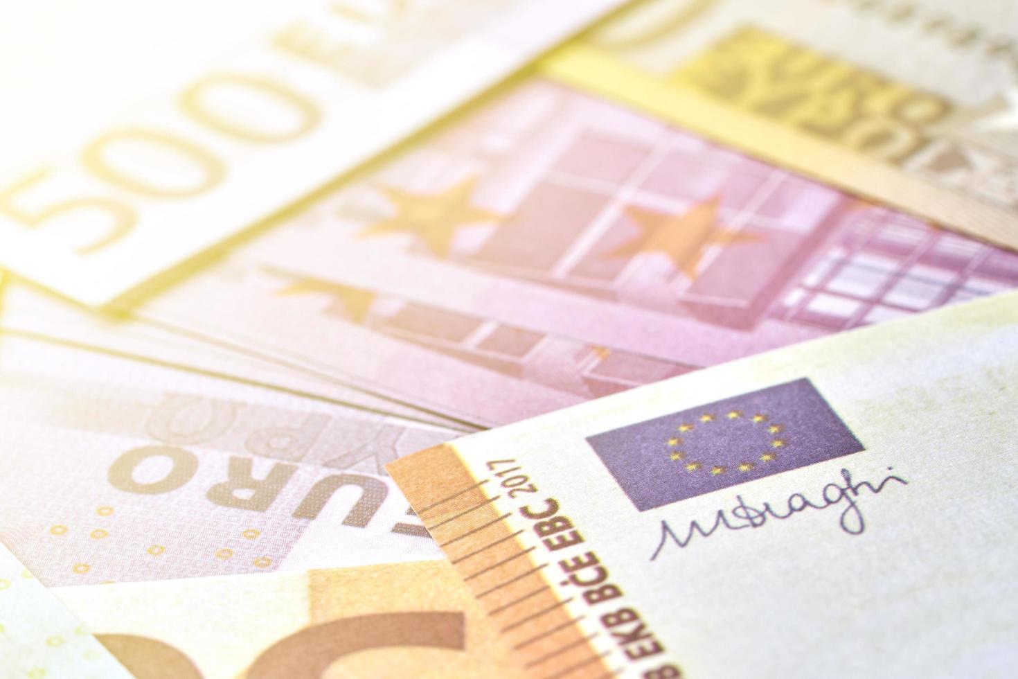 superiore Visualizza finanziario concetto. Euro i soldi su scrivania sfondo con copia spazio. piatto posare foto