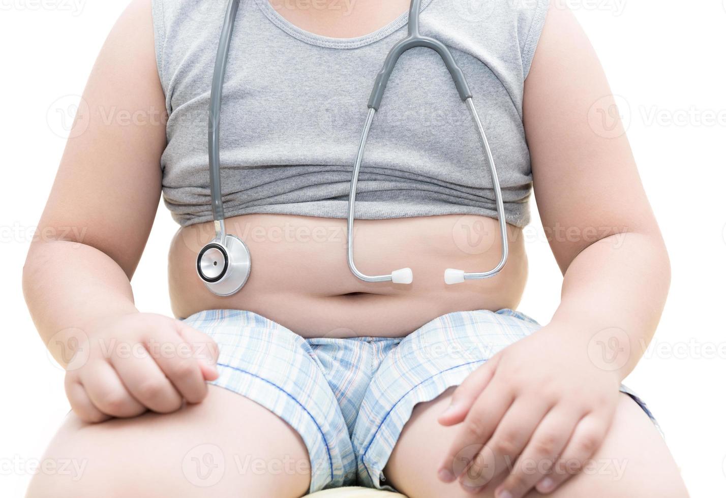 obeso asiatico ragazzo mostrare pancia con stetoscopio foto