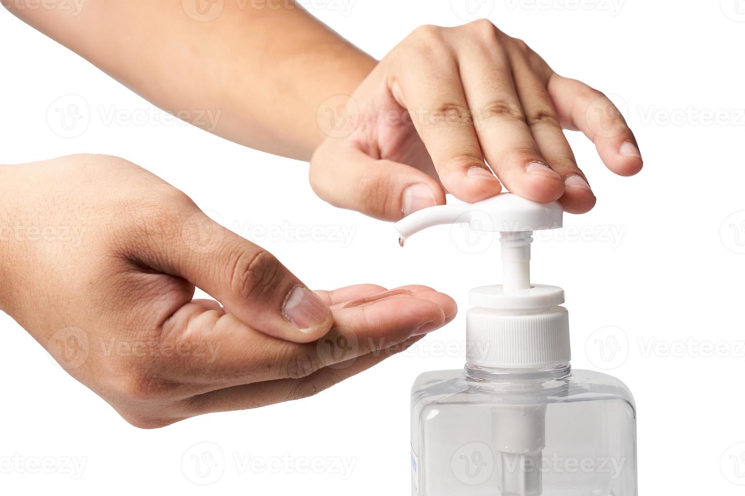 un' uomo lavaggio mani con alcool gel o antibatterico sapone disinfettante per impedire corona virus isolato su bianca sfondo con ritaglio sentiero. foto
