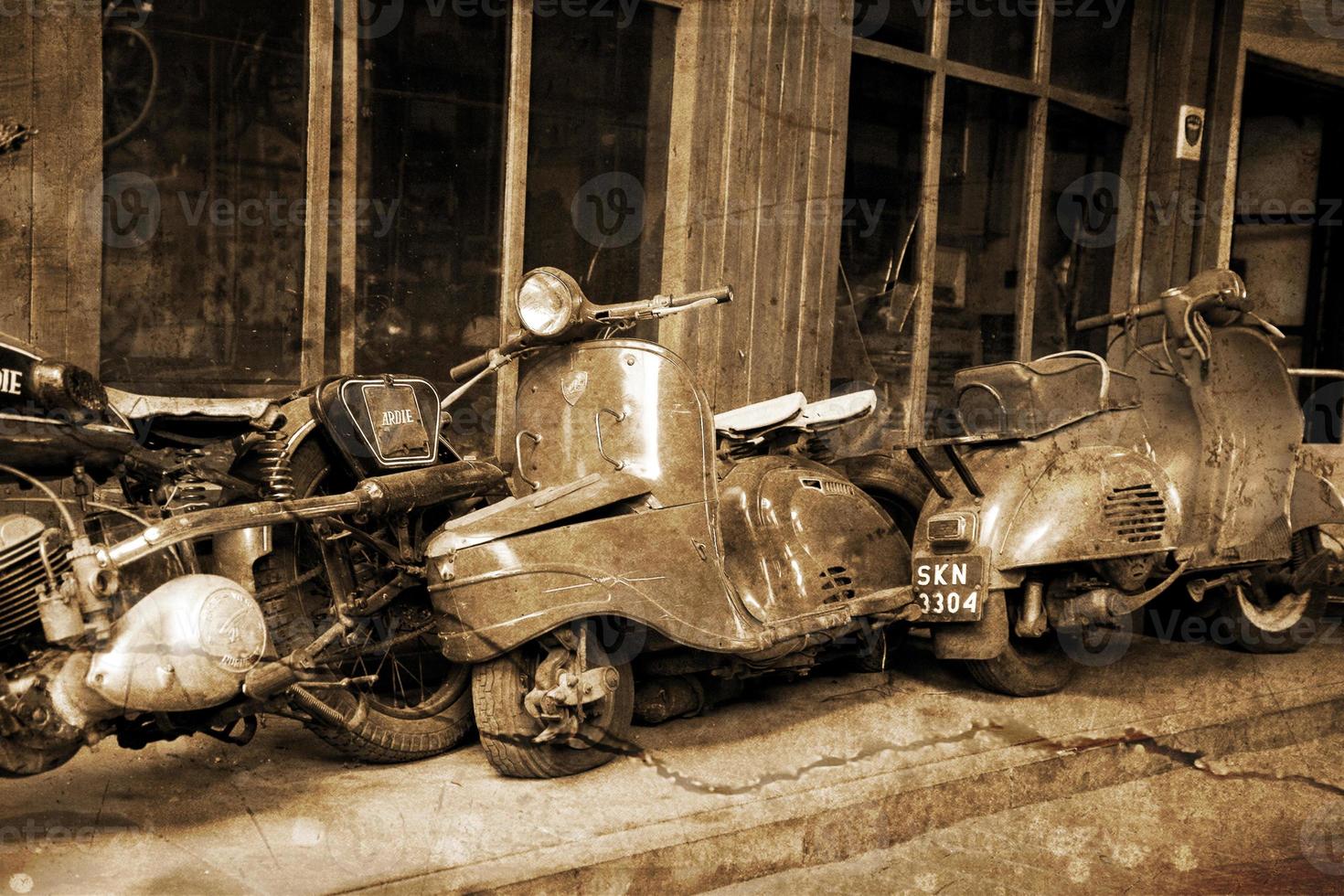 originale vecchio Vintage ▾ retrò Vintage ▾ le moto in piedi nel il Museo foto