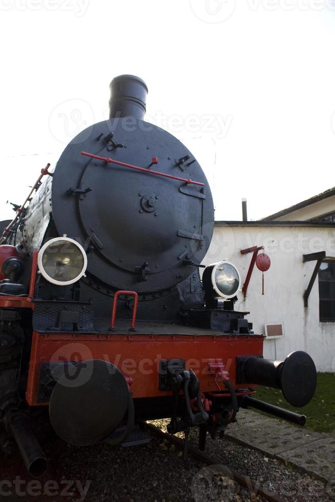 bellissimo vecchio distrutto storico ferrovia in piedi nel il Museo foto